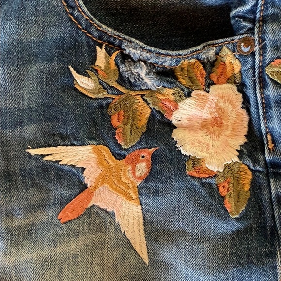 American Eagle Shorts - Picture 3 of 5